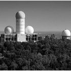 ehemaliger Horchposten der Amerikaner in Berlin - Teufelsberg - s/w