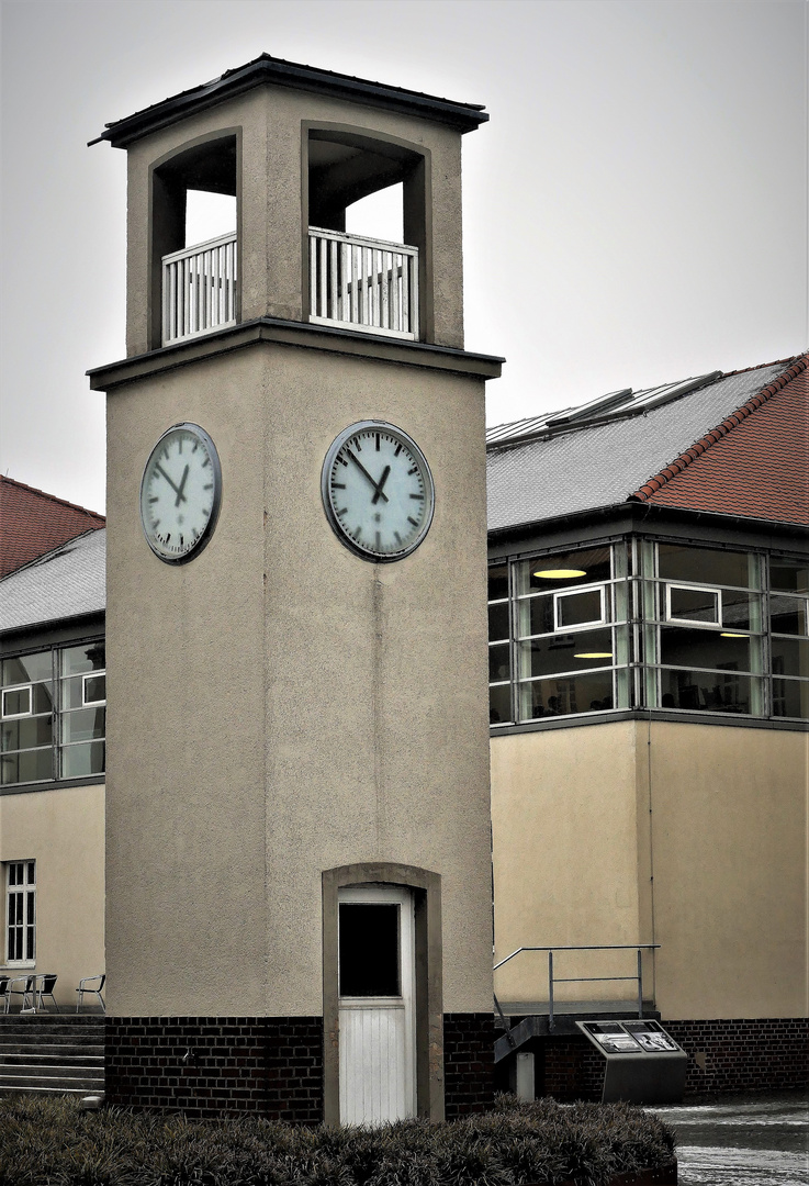 ehemaliger Uhrenturm der Winterbourne Barracks