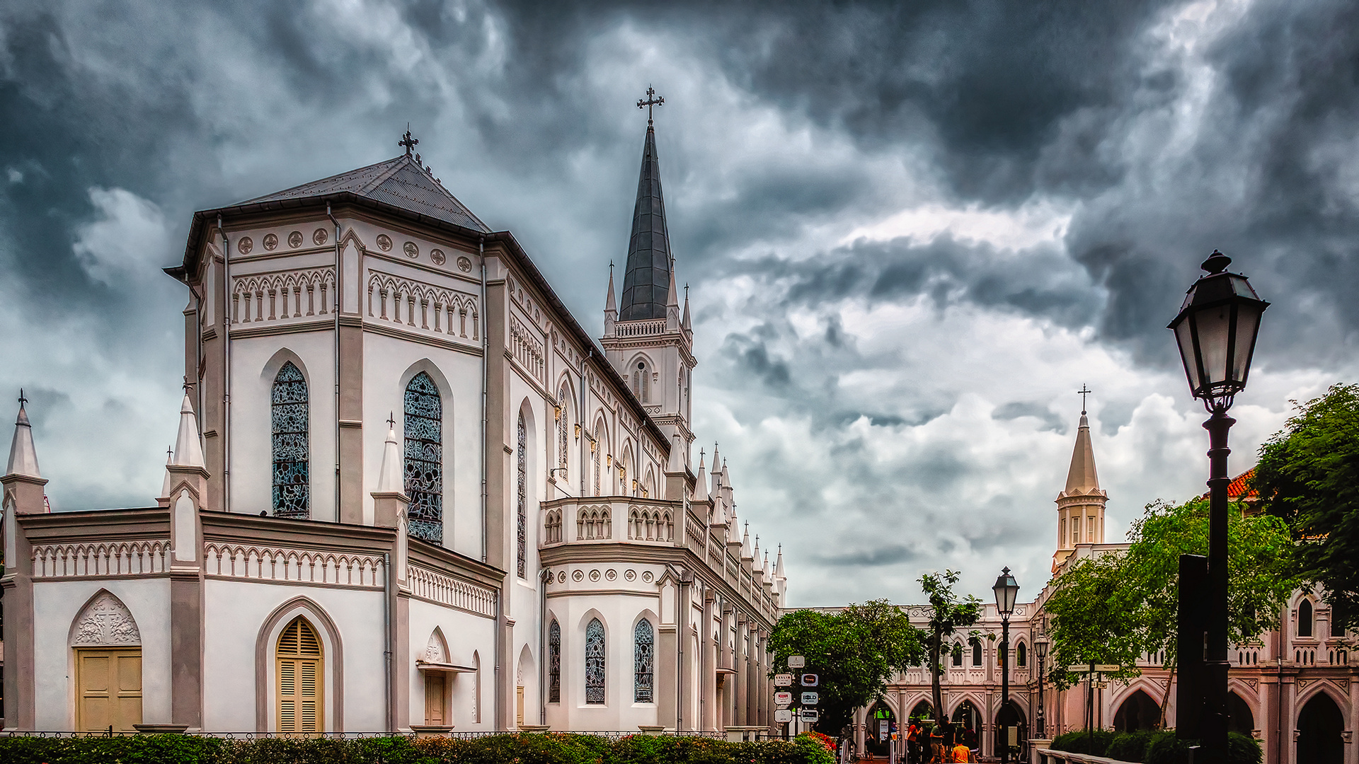 Ehemaliges Kloster, jetzt ein grosser Garten mit vielen Lokalitäten