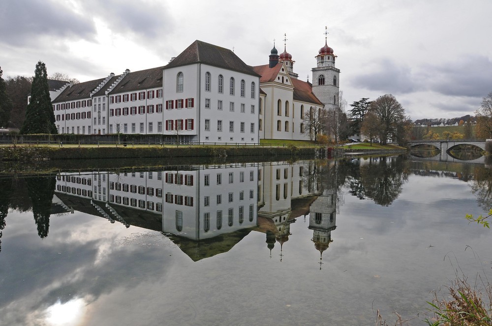 ehemaliges Kloster Rheinau auf der Strominsel im Rhein