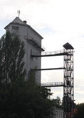 ehemaliges Silo für Bauxit und Tonerde