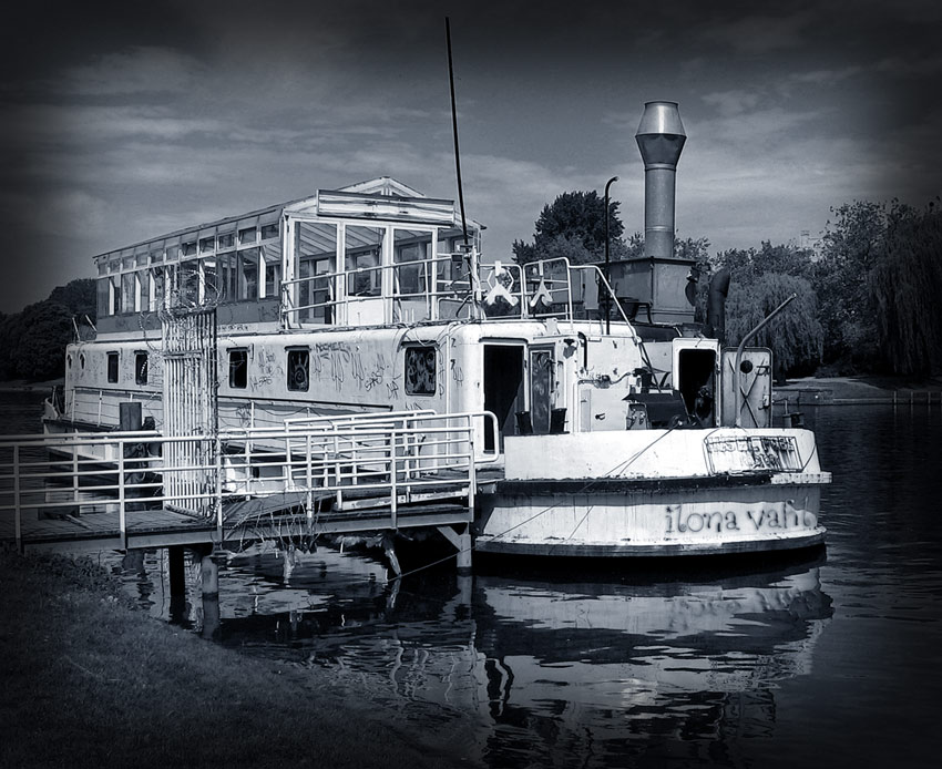 Ehemaliges Theaterschiff, Berliner Landwehrkanal