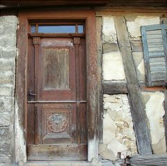 Ehemals eine schmucke Haustür ...