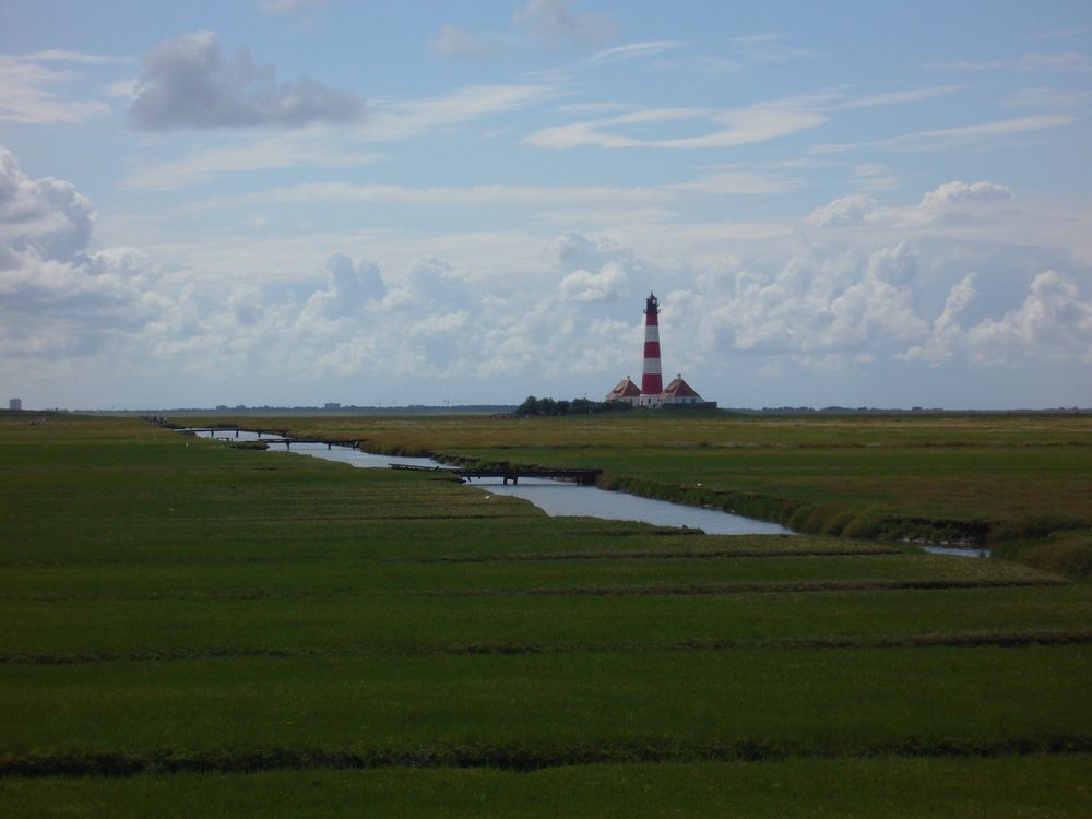 eher geht ein Leuchtturm durch ein Nadelöhr...