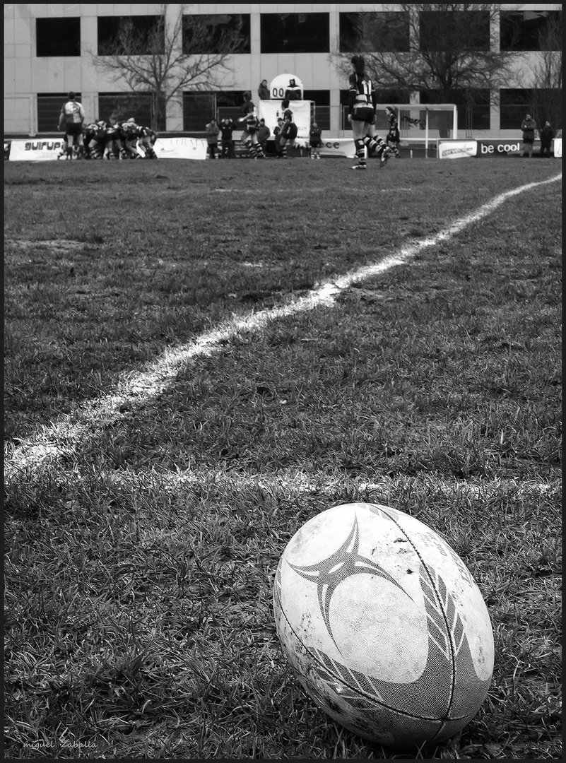 Ehhhhh......que el balón esta aquí !!