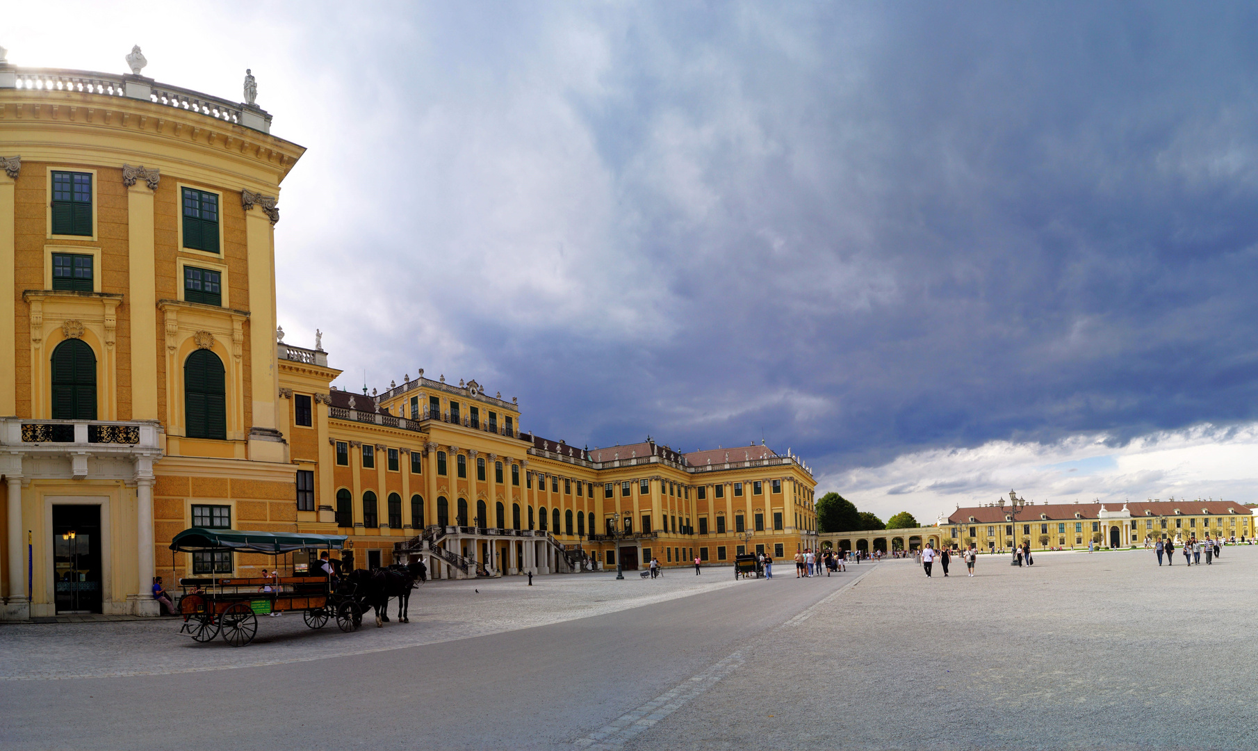 Ehrenhof Schloss Schönbrunn.