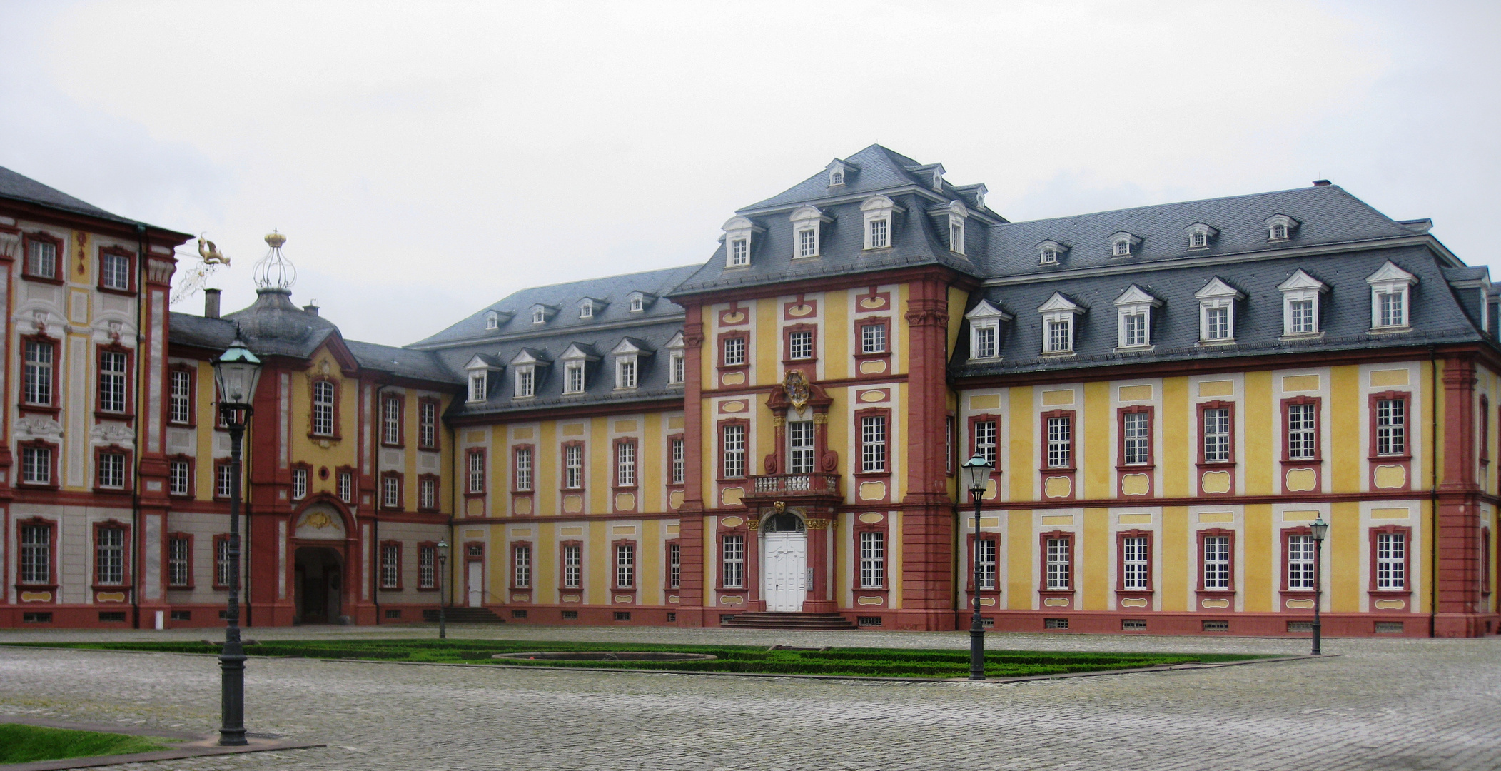 Ehrenhof und Kammerflügel Schloss Bruchsal