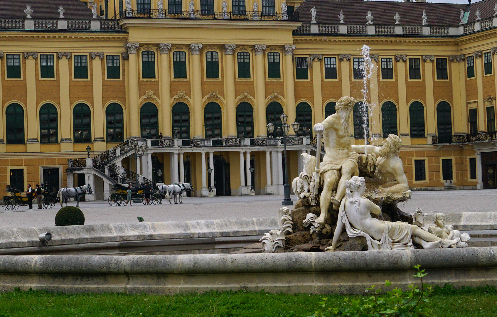 Ehrenhofbrunnen am Schloss Schönbrunn.