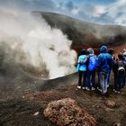 Ehrfürchtiges Schweigen - Besucher am Ätna