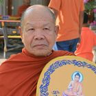 Ehrwürdiger Mönch in Bangkok der deutsch spricht