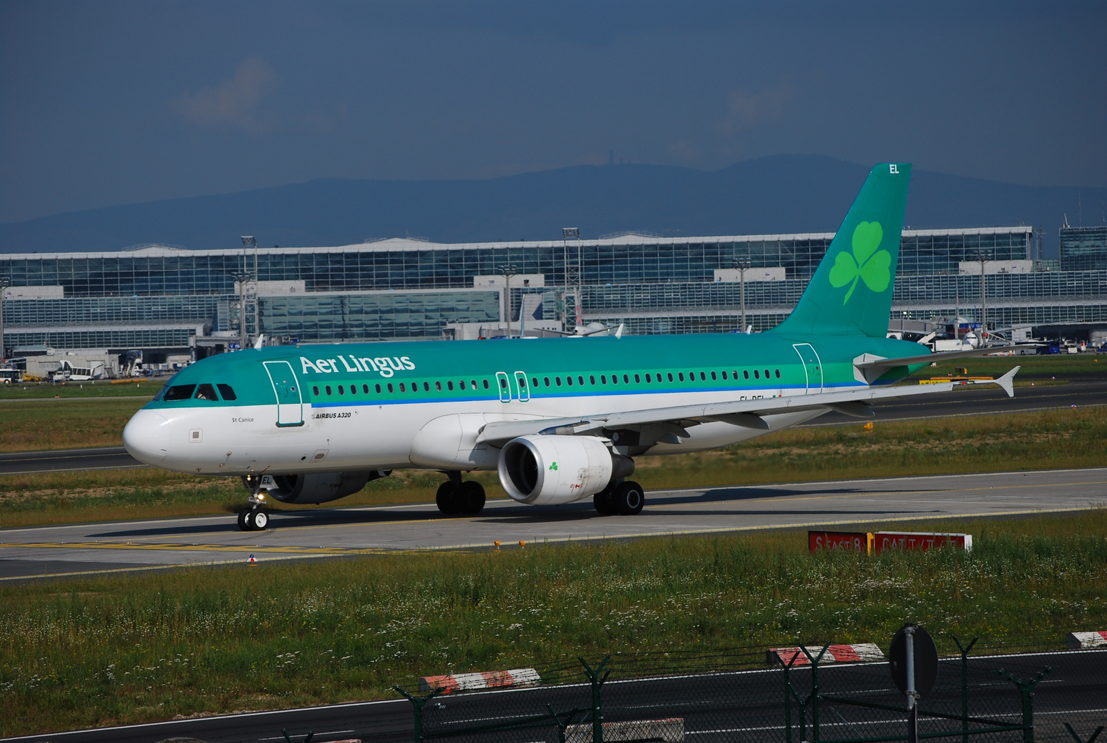 EI-DEL Aer Lingus Airbus A320-214