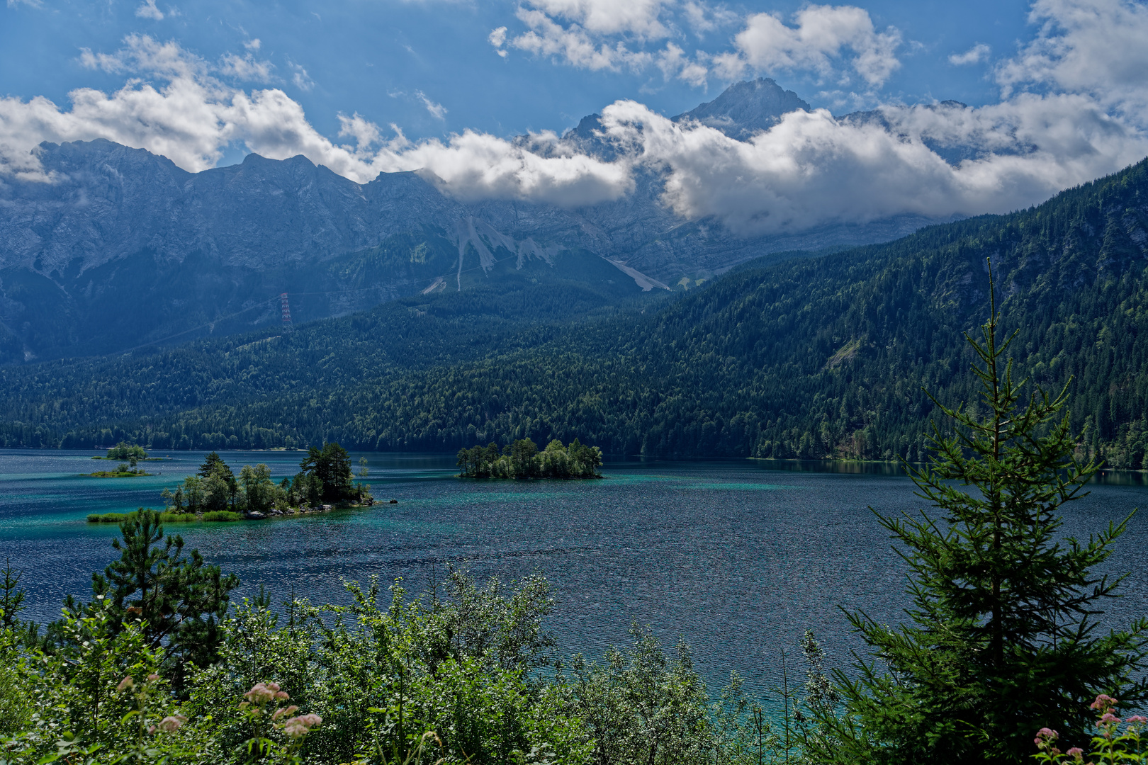 Eibsee mit Ausblick auf Zugspitze