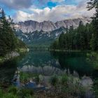 Eibsee mit dem Zugspitzmassiv im Hintergrund 