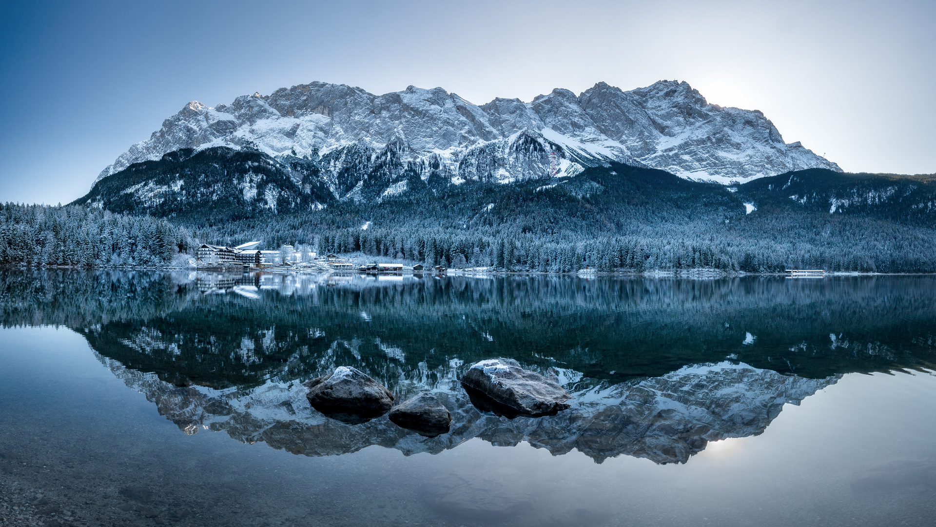 Eibsee Reflektion der Zugspitze im Winter
