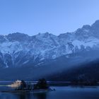 Eibsee vor dem Zugspitzmassiv