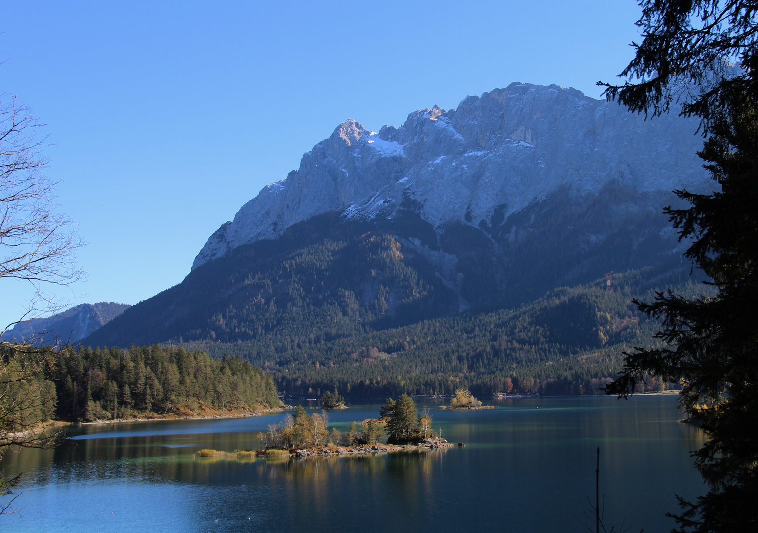 Eibsee vor Zugspitzmassiv