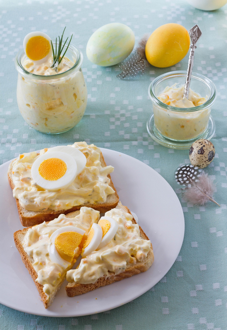 Eiersalat auf Toast