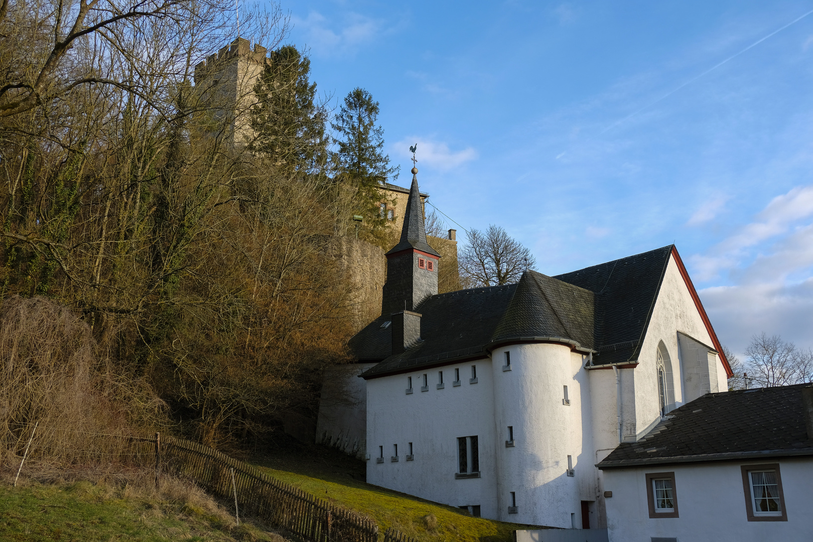 Eifel Kerpen mit Burgkapelle und Burg