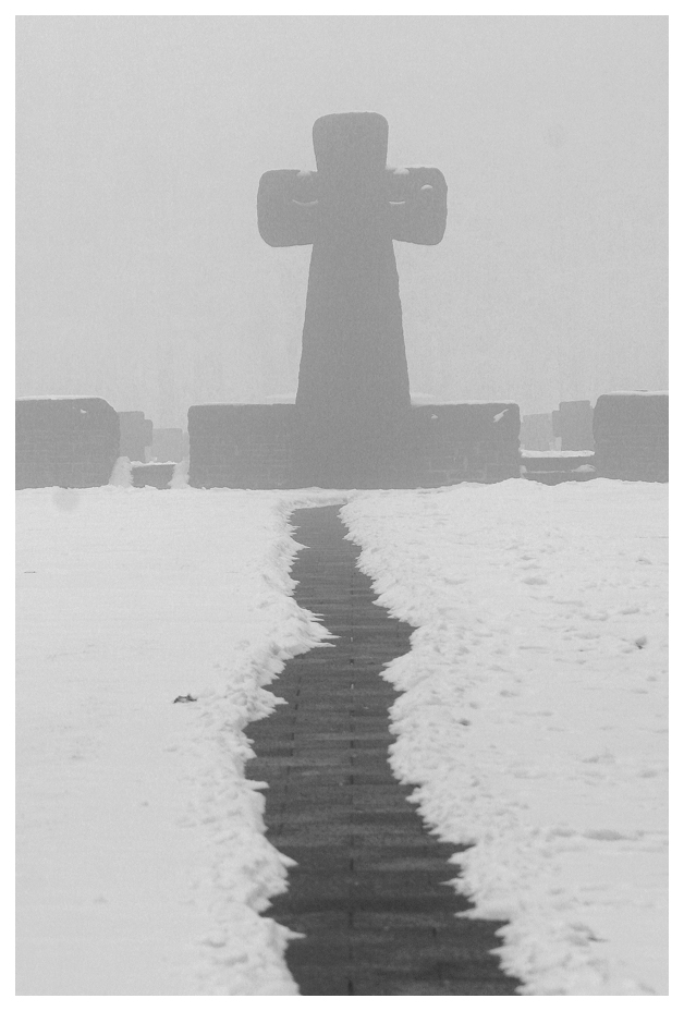 Eifelfriedhof im Schnee