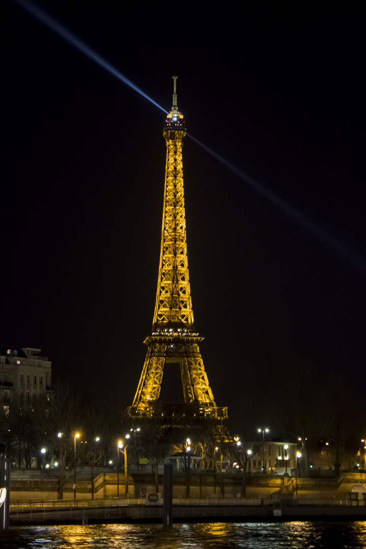 Eifelturm bei Nacht