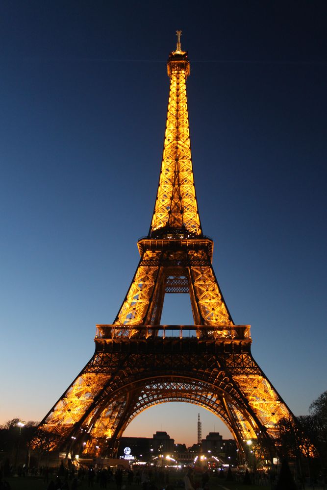 Eiffelturm Bild Zum Ausdrucken: Capture the Essence of the Iconic Landmark