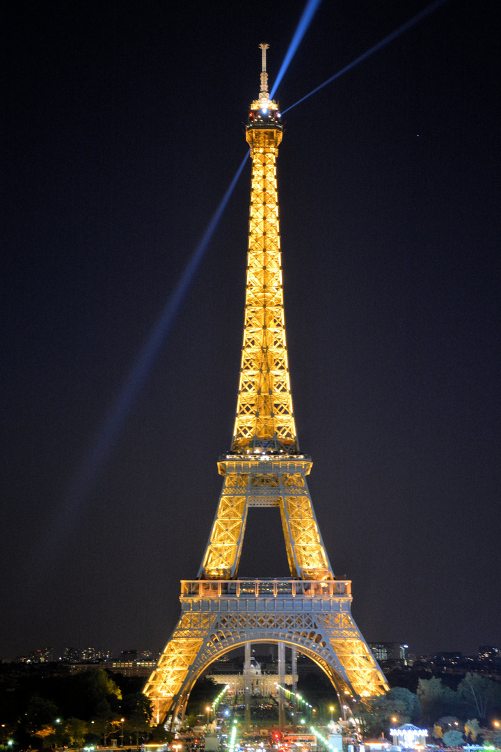 Eiffelturm bei Nacht