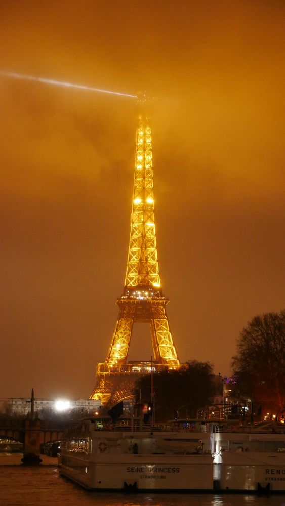 Eiffelturm bei Nacht