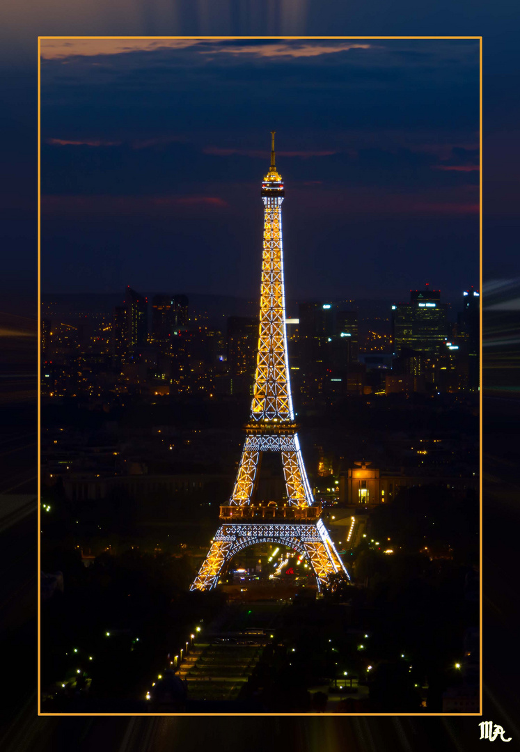 Eiffelturm bei Nacht