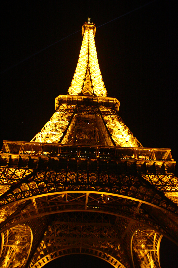 Eiffelturm bei Nacht