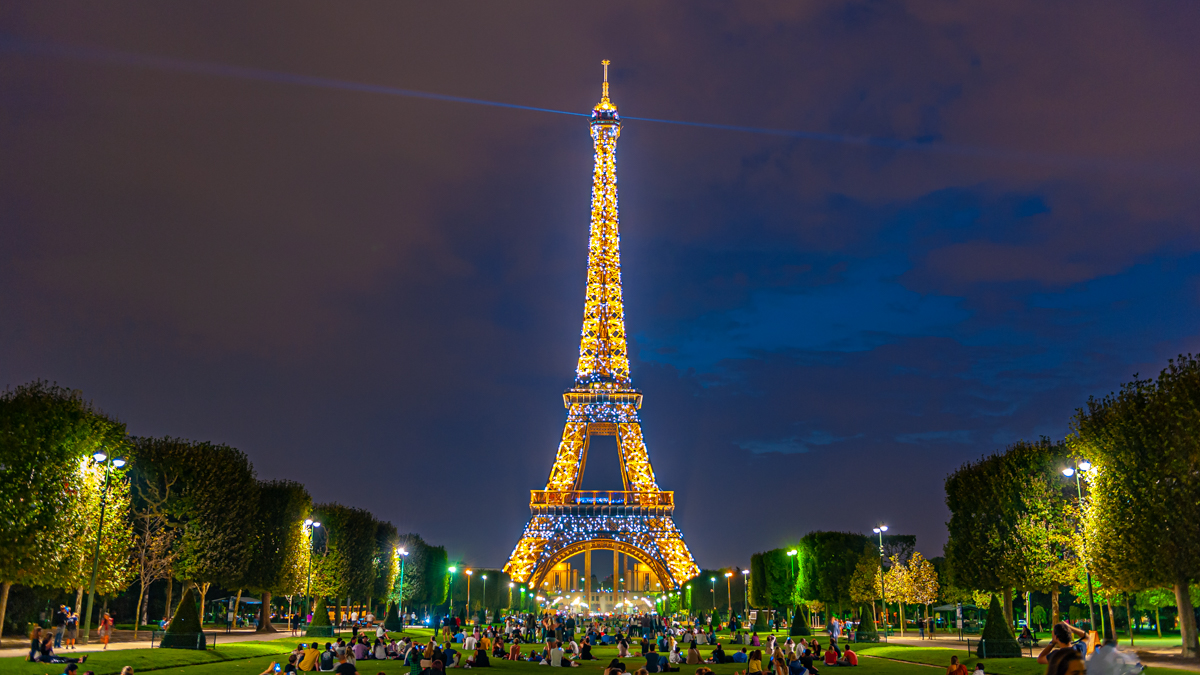 Eiffelturm bei Nacht