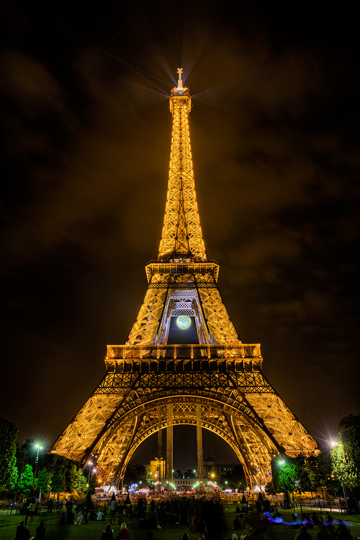 Eiffelturm bei Nacht