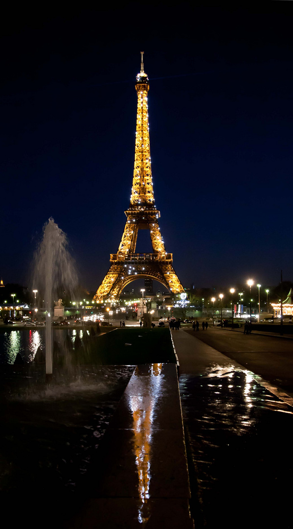 Eiffelturm bei Nacht