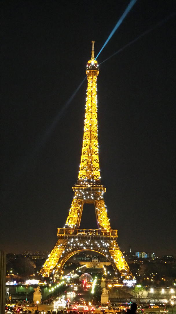 Eiffelturm bei Nacht