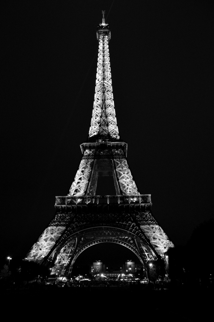 Eiffelturm Bei Nacht Foto Bild Europe France Paris Bilder Auf Fotocommunity