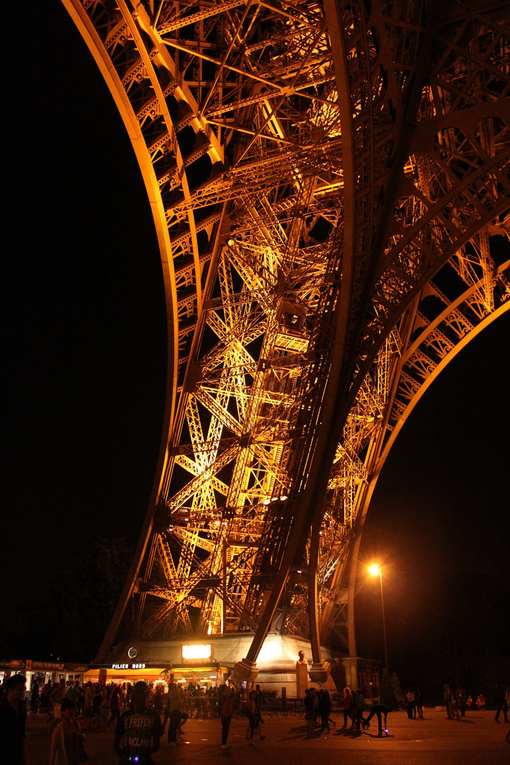 Eiffelturm bei Nacht