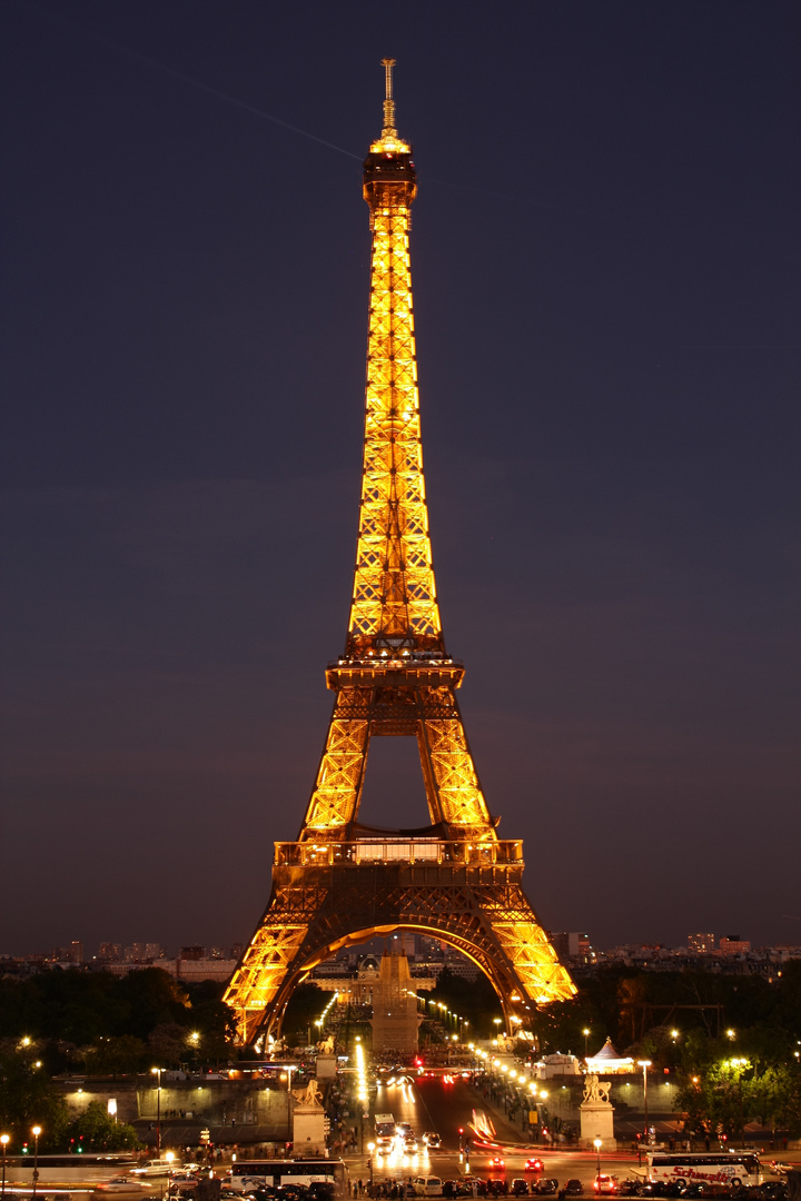 Eiffelturm bei Nacht - Copyright Tour Eiffel – Illuminations Pierre Bideau