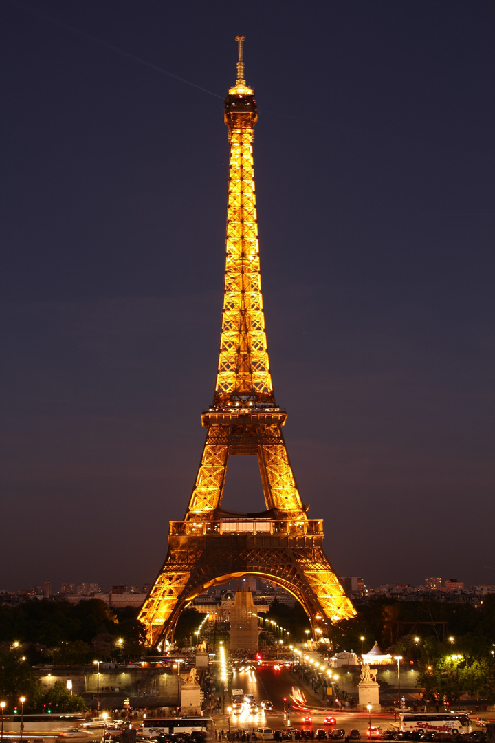 Macht Der Eiffelturm Nachts Zur Vollen Stunde Eiffelturm bei Nacht - Copyright Tour Eiffel – Illuminations Pierre