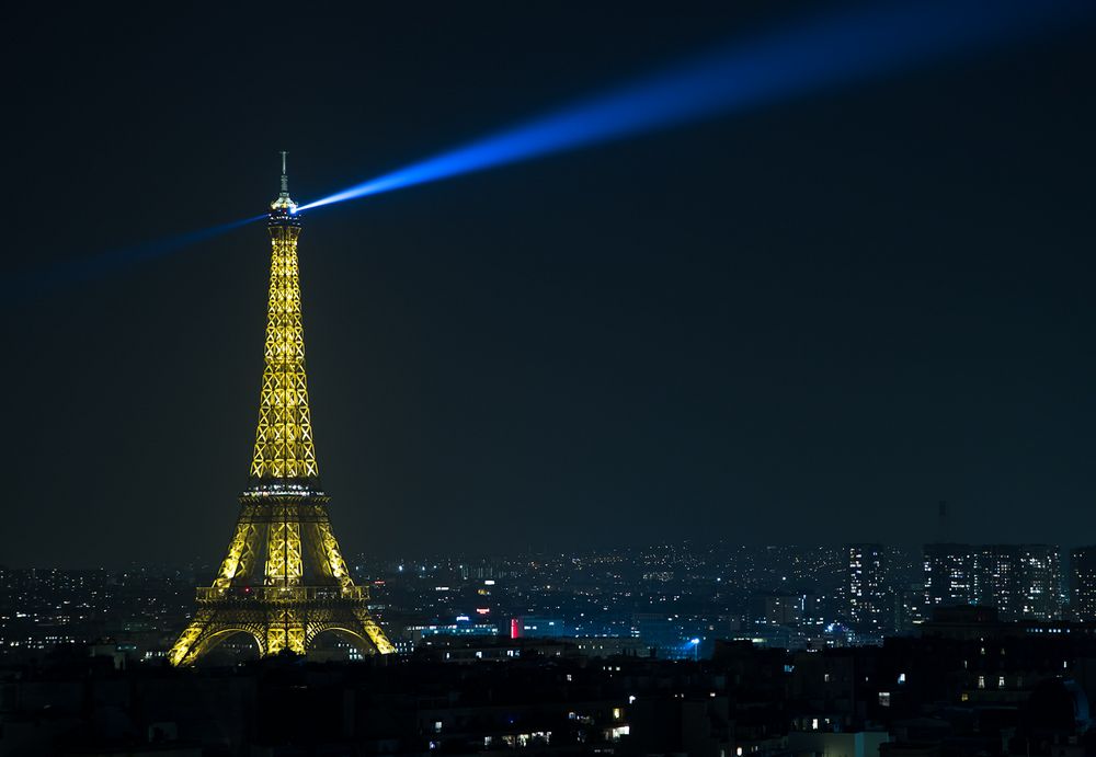 Eiffelturm bei Nacht (V1)