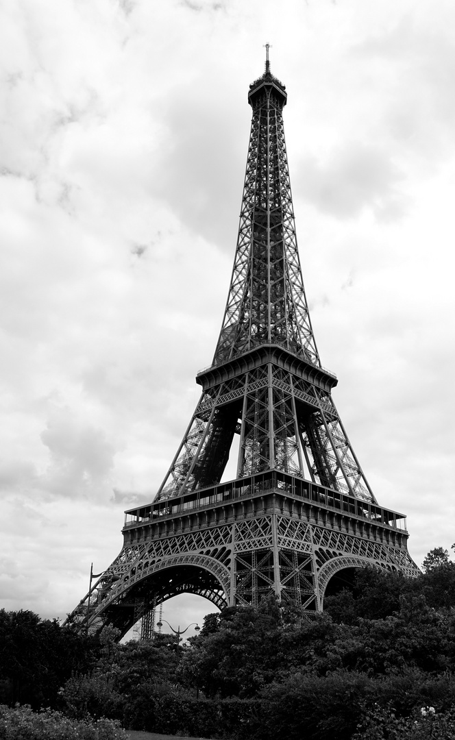 Eiffelturm er steht noch immer