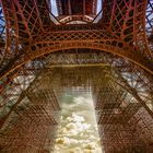 Eiffelturm im Gegenlicht
