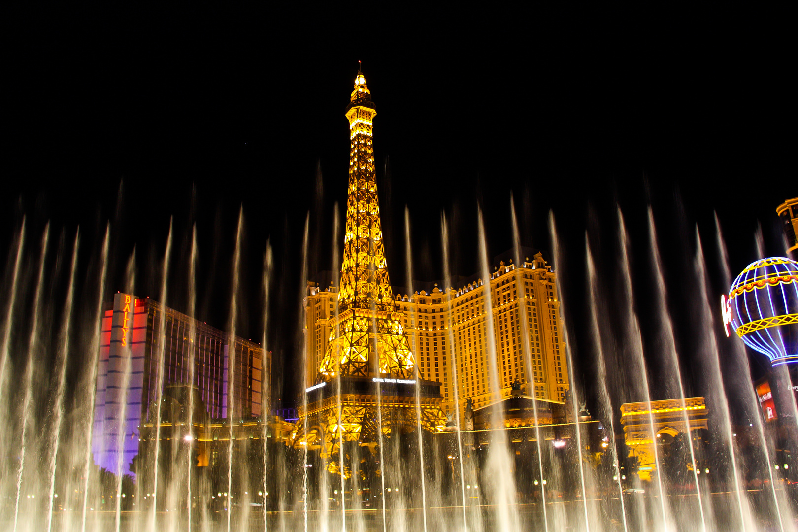 Eiffelturm in Las Vegas bei Nacht  -   Mai 2010