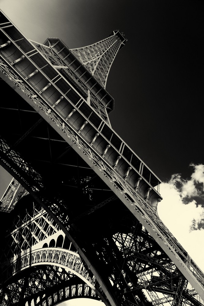 Eiffelturm in Schieflage