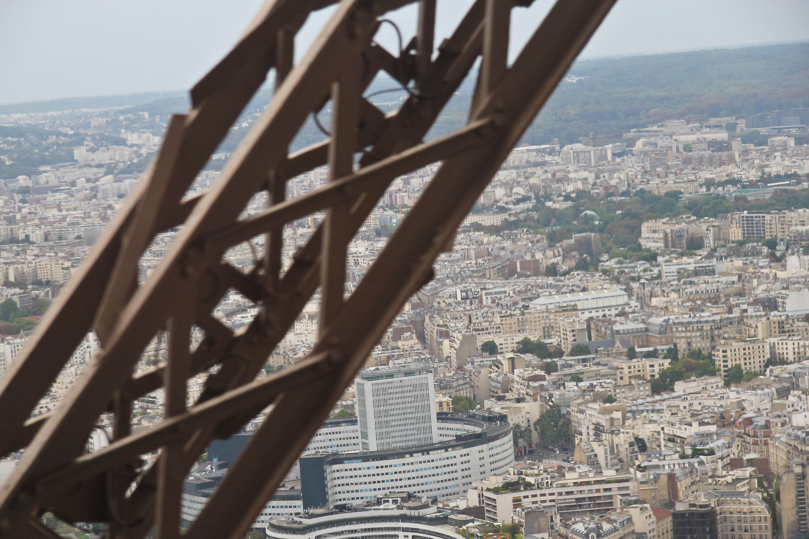 Eiffelturm mit Blick aus dem Aufzug