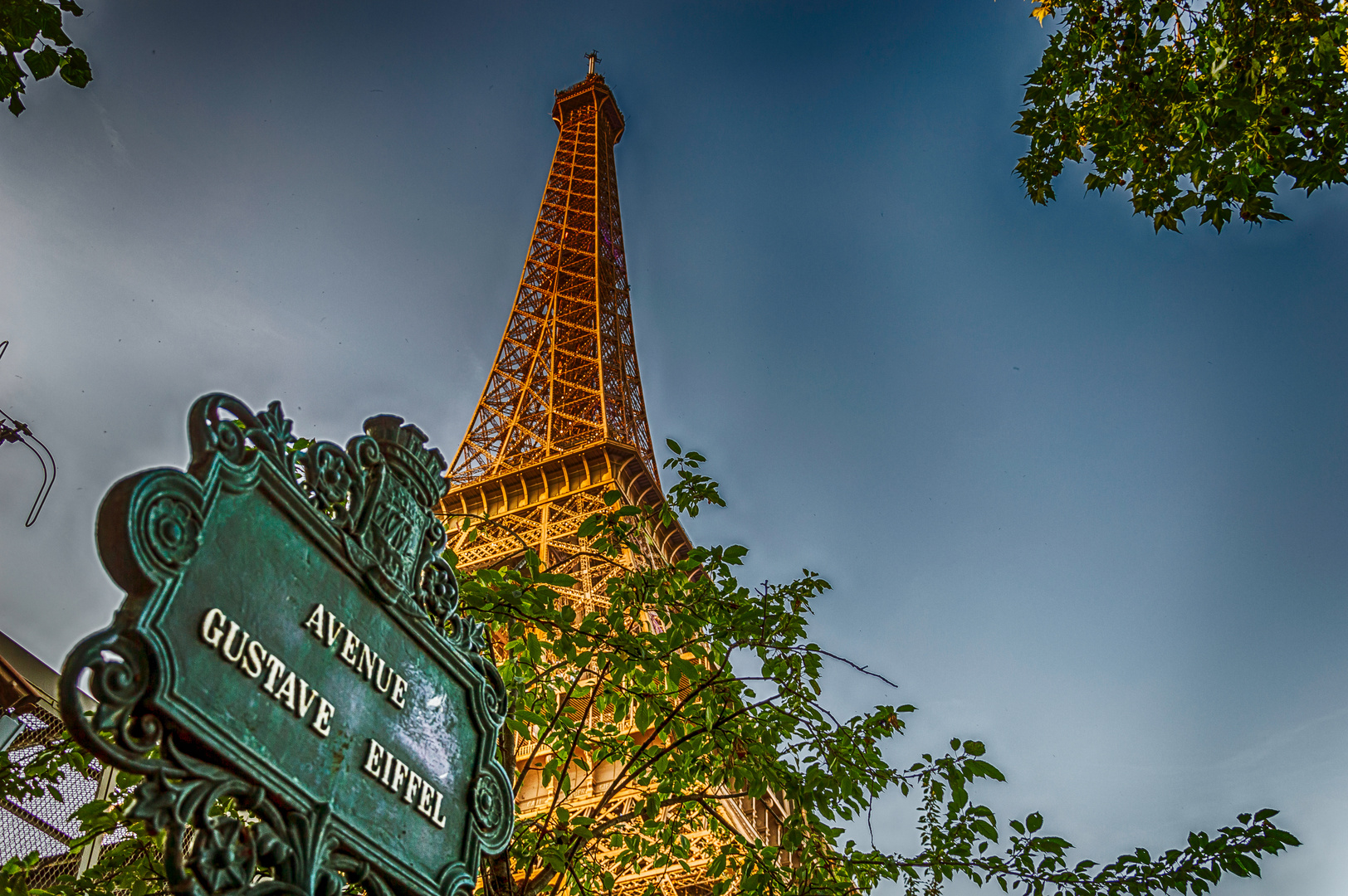 Eiffelturm mit der Avenue Gustave Eiffel