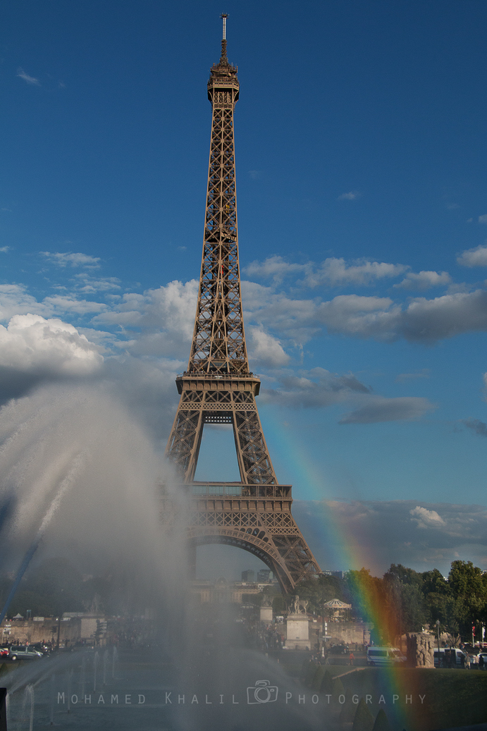 Eiffelturm mit Regenbogen