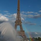 Eiffelturm mit Regenbogen