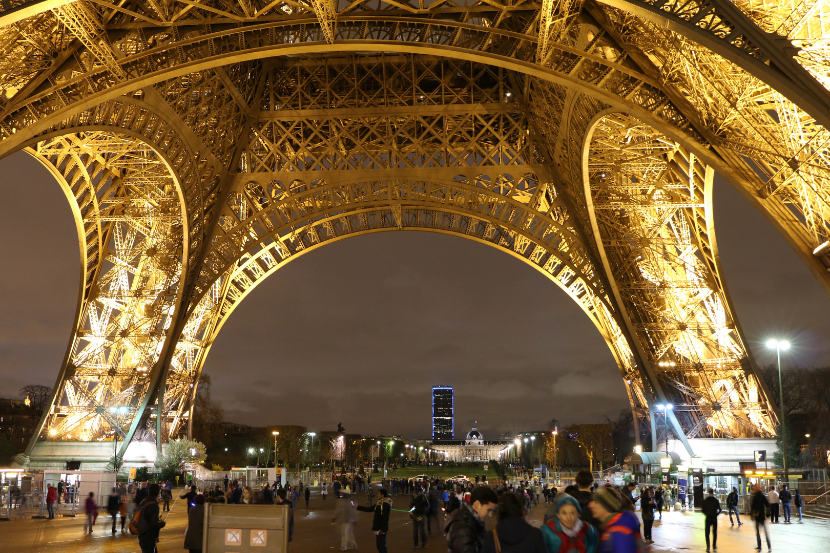 Eiffelturm mit Tour Montparnasse