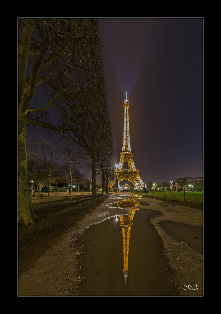 Eiffelturm nach dem Regen