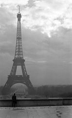 Eiffelturm. Regenwetter 1962