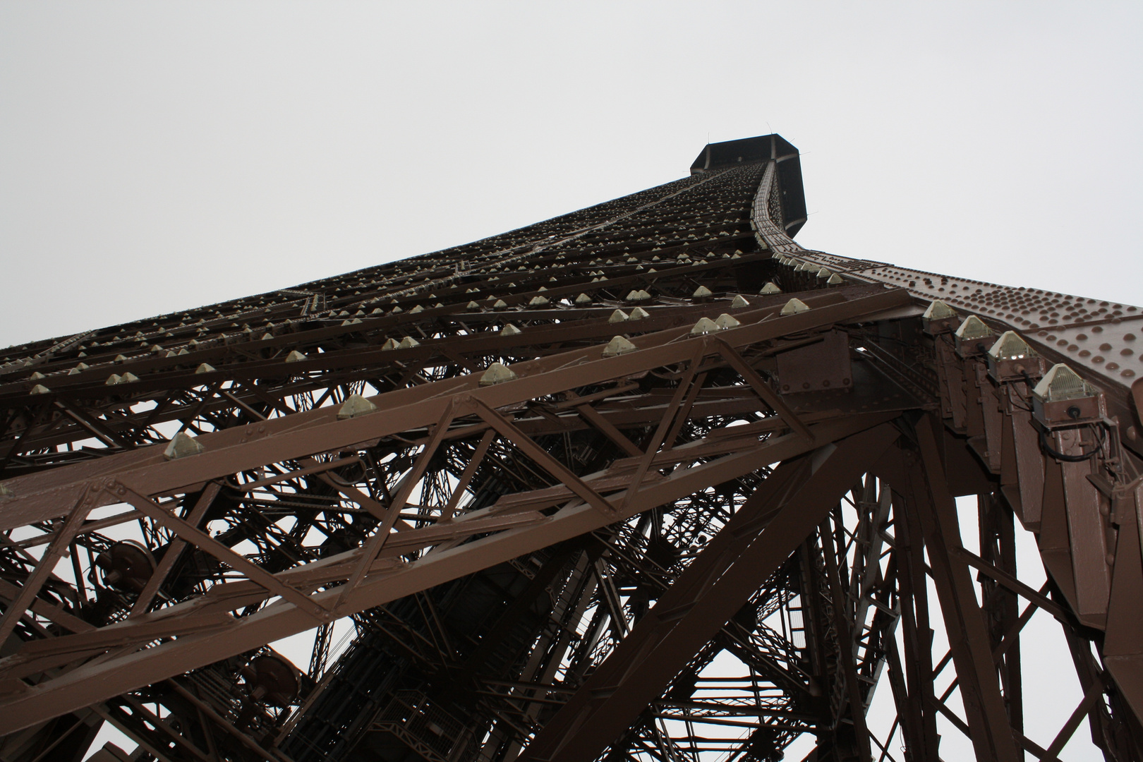 Eiffelturm verbogen